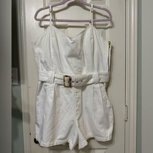 Show Me Your MuMu white romper with belt included.